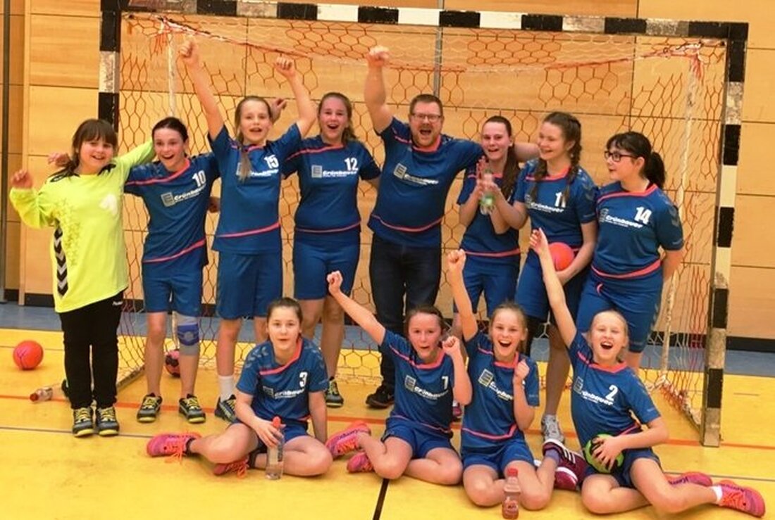 Weiden. Die D-Jugend Mädels der Handballabteilung der DJK Weiden haben es geschafft. Gleich auf Anhieb haben die jungen Damen um den Trainerstab von Sonja Lederer und Stefan Deinzer den Meistertitel [&hellip;]