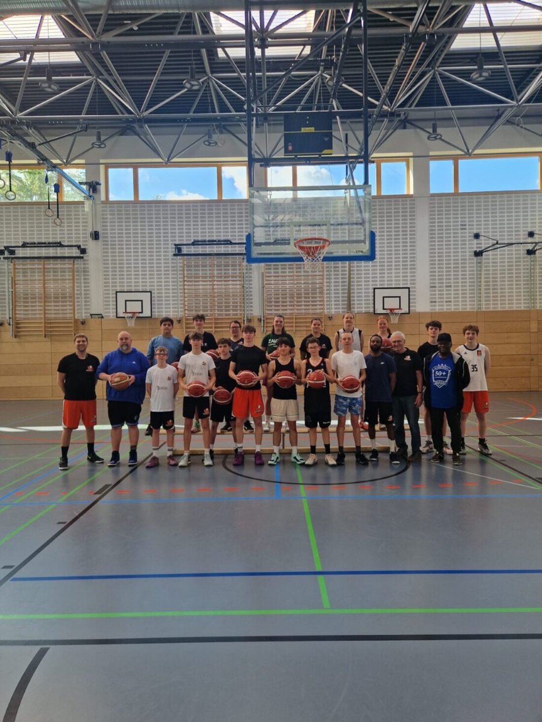 Neustadt/WN. Die Basketballabteilung der DJK Neustadt freut sich über eine großzügige Ballspende des Deutschen Basketballbundes.