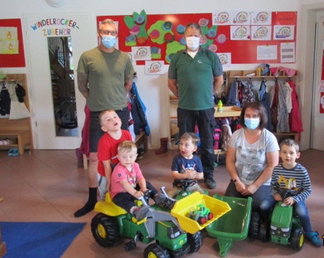 Leuchtenberg. Kleine Traktoren sorgen im Kindergarten für Riesenfreude. Jetzt schon zum zweiten Mal.  Von Sieglinde Schärtl  Der kleine „Fuhrpark“ im Kindergarten St. Johannes wird immer größer. Erst vor kurzem haben [&hellip;]