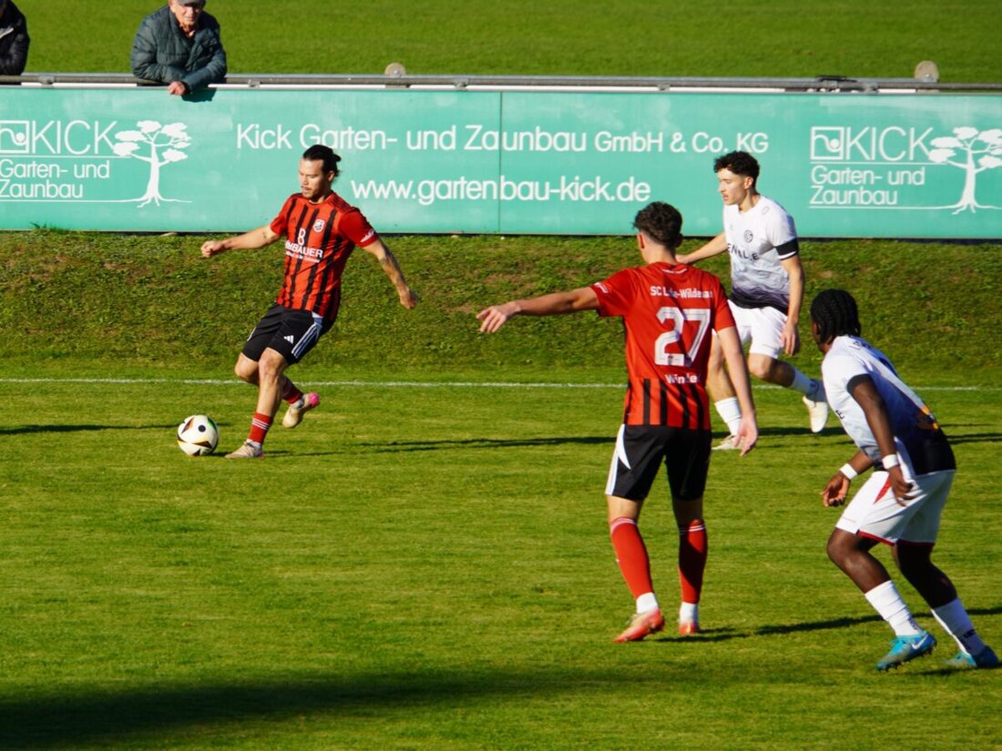 Luhe-Wildenau. In einem hochspannenden Duell der Landesliga Mitte feiert der SC Luhe-Wildenau einen späten 3:2-Heimsieg gegen den 1. FC Passau. Matchwinner David Bezdicka entscheidet die Partie mit einem artistischen Treffer in letzter Sekunde – und beendet damit die beeindruckende Serie der Gäste.