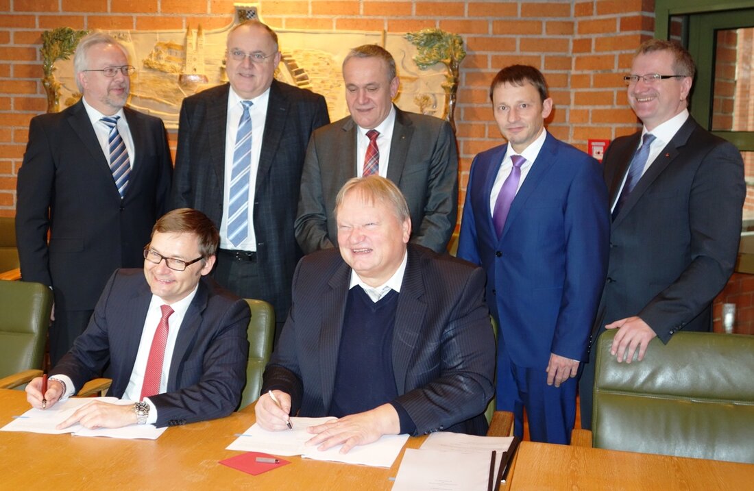 Weiden. Der Stadtrat hat in seiner Sitzung vom 16. November mit seiner Zustimmung den Grundstein für den Beitritt der Stadtwerke Weiden in die erst vor kurzem gegründete „Stromnetz Weiden GmbH &amp; Co. [&hellip;]