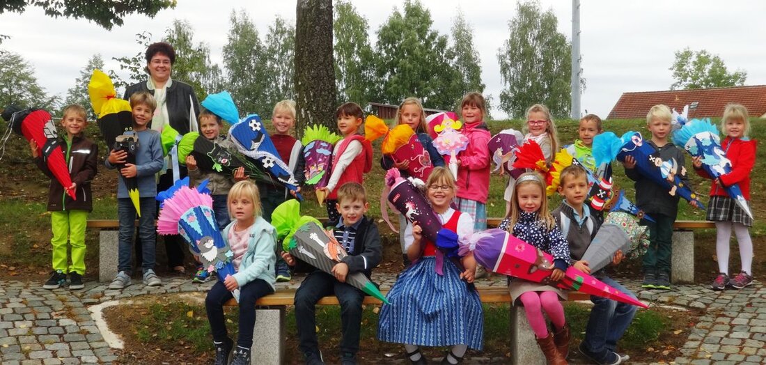 Püchersreuth. „Der heutige Tag ist ein ganz besonderer für euch: Euer erster Schultag! Wir freuen uns schon auf euch!“ Rektorin Doris Bodensteiner konnte heute 16 Schulanfänger in der Grundschule Püchersreuth [&hellip;]