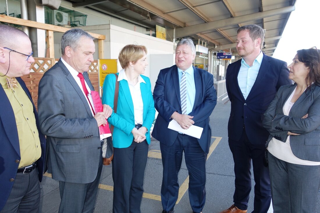 Weiden. Oberbürgermeister Kurt Seggewiß empfing heute mit Bau- und Planungsdezernent Hansjörg Bohm, MdB Uli Grötsch und Mdl Annette Karl Martin Burkert, Vorsitzenden des Ausschusses für Verkehr und digitale Infrastruktur im Bundestag, zu [&hellip;]