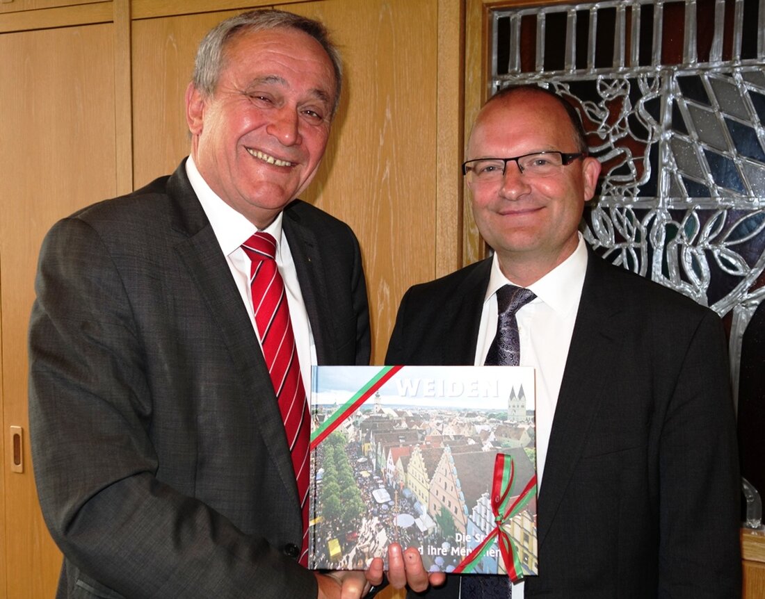 Weiden. Gestern Vormittag hieß Oberbürgermeister Kurt Seggewiß den neuen Leiter des Amtes für Digitalisierung, Breitband und Vermessung Weiden in seinem Amtszimmer herzlich willkommen. Mit Oliver Schrempel (49) haben die rund 53 [&hellip;]