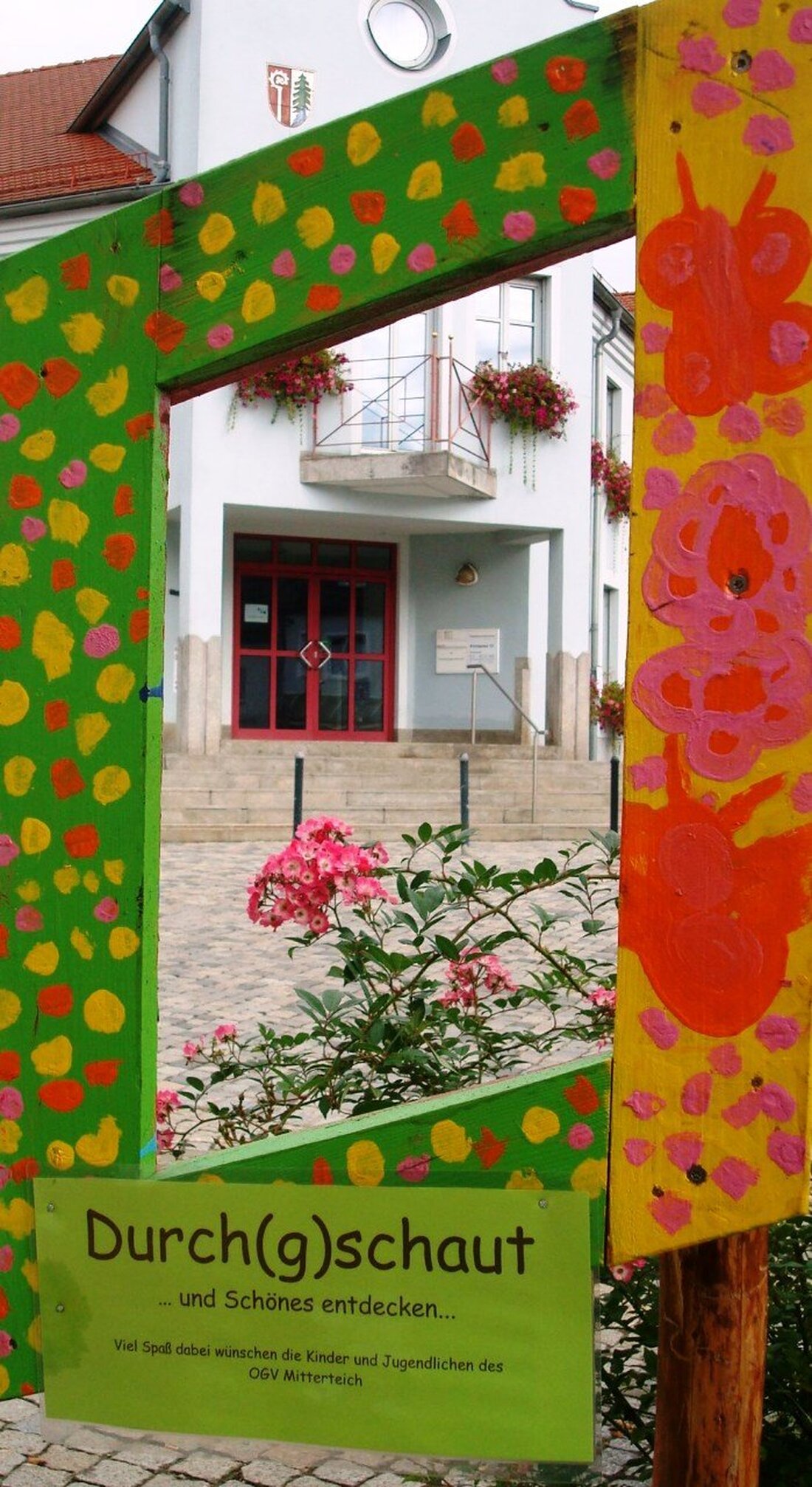 Mitterteich. Eine ungewöhnliche Idee hatte der Nachwuchs des Mitterteicher Obst- und Gartenbauvereins. Die Kinder- und Jugendlichen fertigten in den Gruppenstunden bunte Bilderrahmen. Von Werner Männer Diese Idee verwirklichten sie mit [&hellip;]