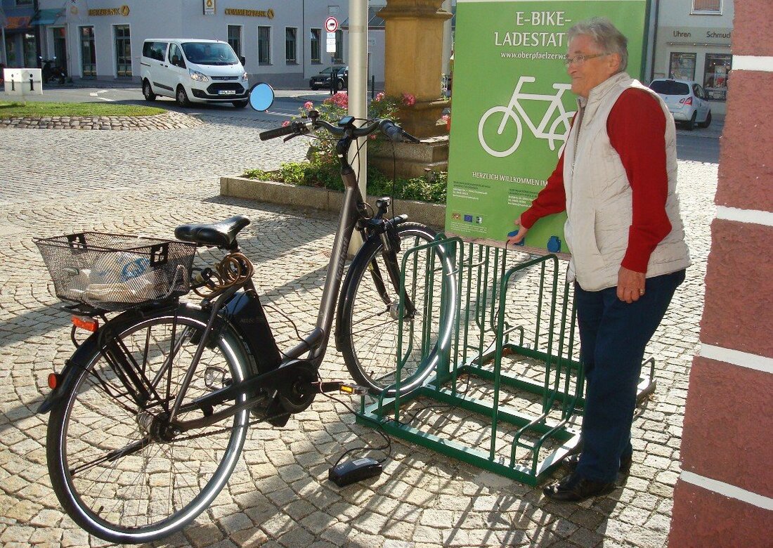Mitterteich. Eigentlich gibt es sie schon seit einiger Zeit, aber sie wird kaum genutzt: die E-Bike-Ladestation der Tourismusregion Oberpfälzer Wald am Rathaus in Mitterteich. Von Werner Männer Gedacht ist die [&hellip;]