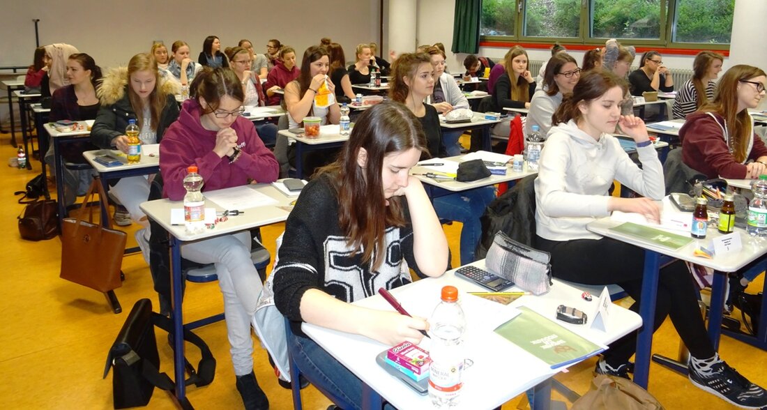 Tirschenreuth. Die Schulen im Landkreis Tirschenreuth bleiben heute geschlossen.  Wegen der glatten Straßen und des Eisregens bleiben alle Schulen im Landkreis Tirschenreuth heute geschlossen.