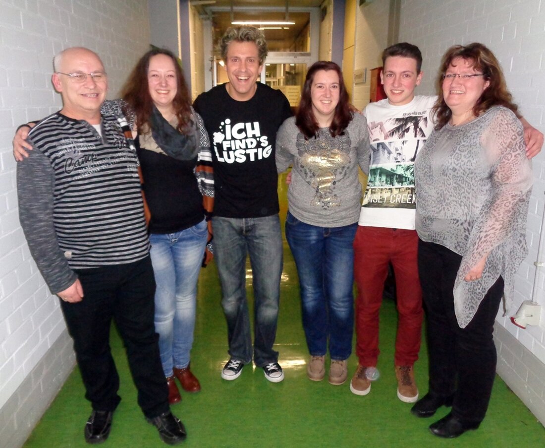 Bayreuth/Windischeschenbach.Wenn Sascha Grammel auf der Bühne loslegt, bleibt kein Auge trocken. Mit seinen Bauchredner-Künsten begeisterte er nicht nur über 2.000 Leute in Bayreuth, sondern auch unsere Fan-Star-Reporter Peter und Sandra [&hellip;]