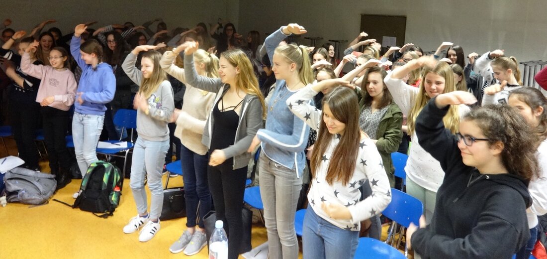 Weiden. Besonderen Wert legt die gymnasiale Bildung nicht nur auf die Vermittlung von Wissen, sondern auch auf die Vermittlung von Kernkompetenzen: Gefragt sind dabei vor allem das selbstsichere Auftreten vor einer [&hellip;]