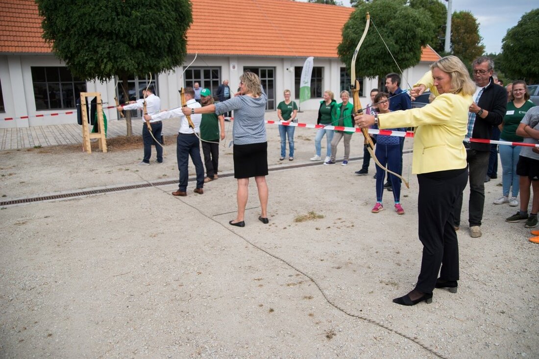 Trabitz. Hoher Besuch kam diese Woche nach Trabitz. Die Bayerische Staatsministerin für Familie, Arbeit und Soziales besuchte auf Einladung von MdL Tobias Reiß die Gemeinde und den LearningCampus. Dabei erhielt sie [&hellip;]