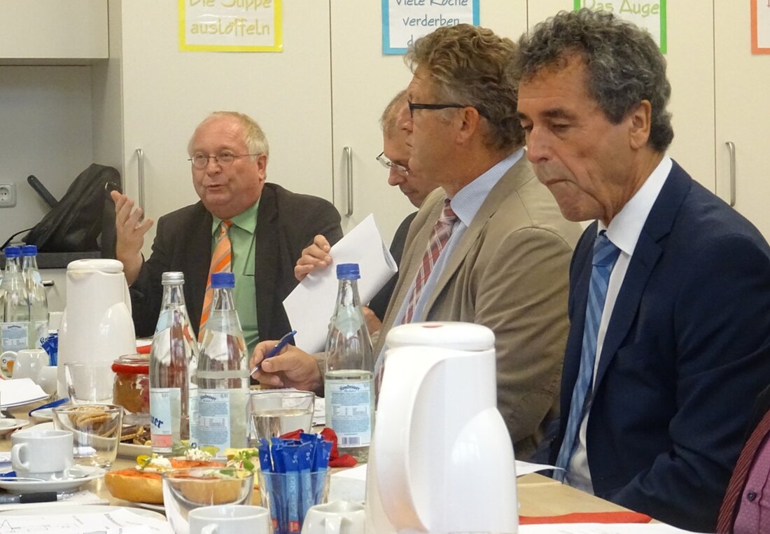 Kemnath. Am 8. Oktober verwandeln sich die Grund- und Mittelschule und die Realschule in Kemnath in einen Messestandort. 73 Firmen werden sich dann bei der Ausbildungsmesse präsentieren. Dabei legen die [&hellip;]