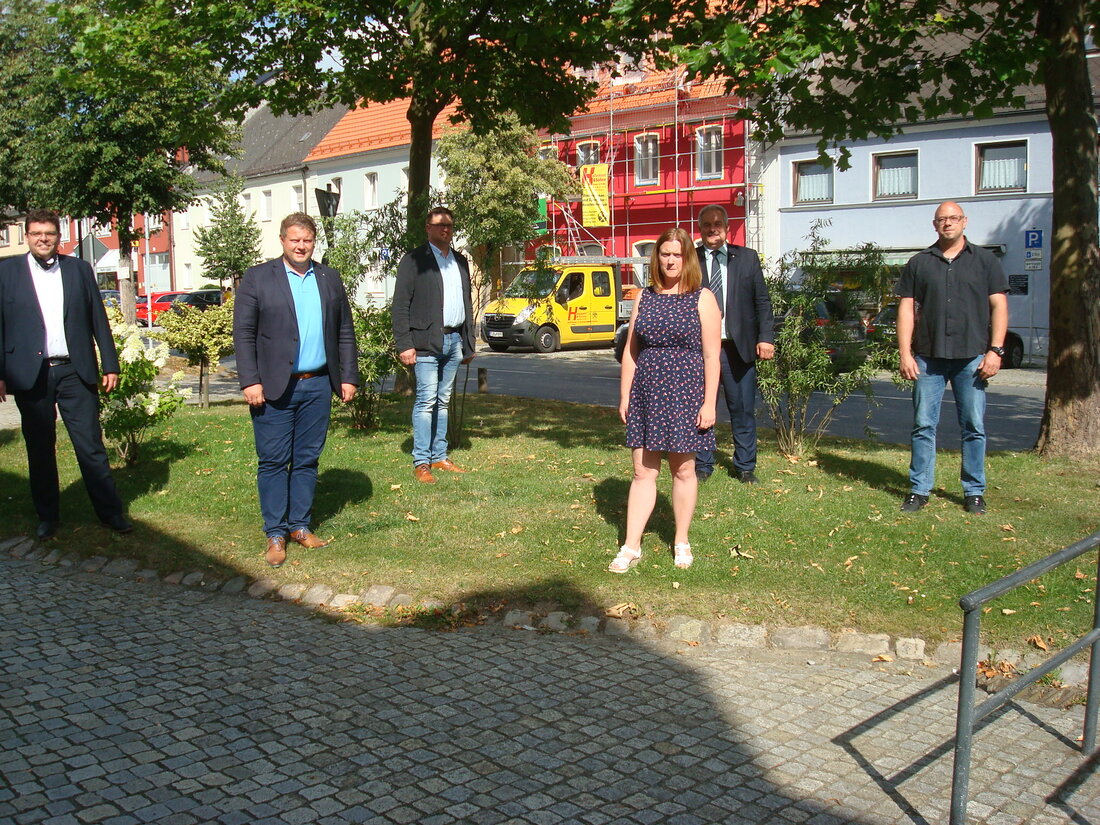 Mitterteich. Mit der Nachbarschaftshilfe im Bereich der Verwaltungsgemeinschaft Mitterteich soll eine vielfältige Unterstützung im Alltag das Leben der älteren Menschen erleichtern. Ein Verein soll dafür die Koordination übernehmen. Im Herbst [&hellip;]