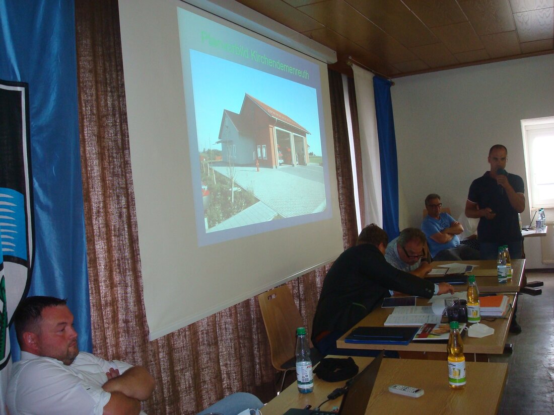Pleußen. Die Feuerwehr Pleußen bekommt ein neues Feuerwehrgerätehaus. Das hat der Stadtrat Mitterteich in seiner jüngsten Sitzung einstimmig beschlossen. Das alte Haus platzt aus allen Nähten und es entspricht nicht [&hellip;]
