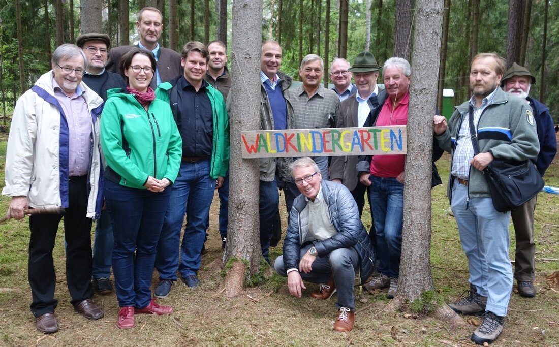 Weiden. Zahlreiche Vertreter des Stadtrates nahmen zusammen mit Hubert Seidl, Umweltamt und Forstdirektor Moritz Neumann vom Amt für Ernährung, Landwirtschaft und Forsten sowie dem ehemaligen ehrenamtlichen Naturschutz-Fachberater Josef Reis, die [&hellip;]
