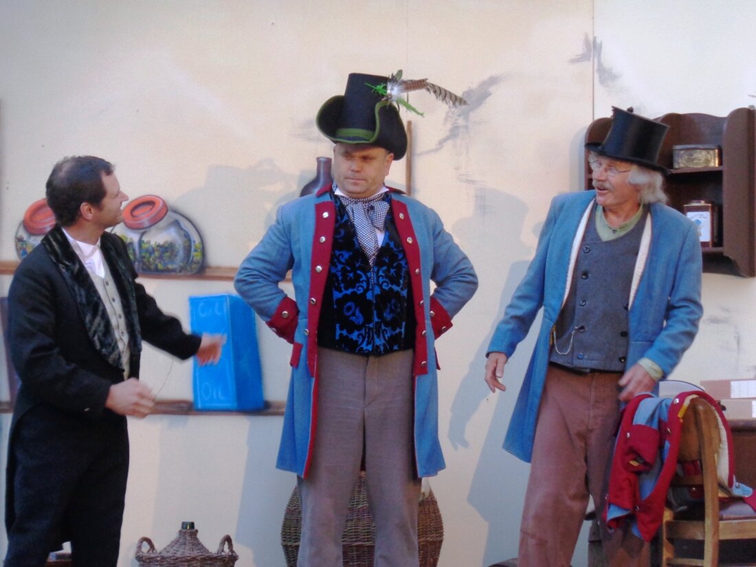 Neuhaus. Bei richtigem Kaiserwetter hatten sich knapp 300 Besucher zur Premiere 2017 der Laienspielschar Windischeschenbach auf der Freilichtbühne Burg Neuhaus eingefunden. Gespielt wurde das Stück von Johann Nepomuk Nestroy „Einen [&hellip;]