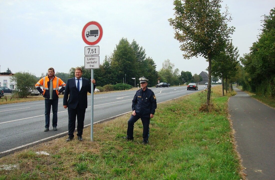 Mitterteich. Mit der Übernahme der Staatsstraße in den Bereich der Stadt sei es das erklärte Ziel gewesen, einmal die Geschwindigkeit der Autofahrer zu verringern und zum anderen den Schwerverkehr aus [&hellip;]