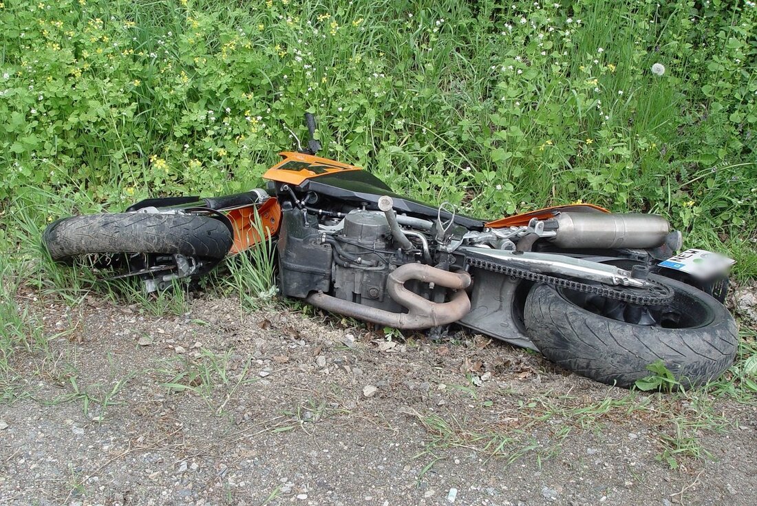 Freudenberg. Zwischen Freudenberg und Lintach ereignete sich gestern ein Motorradunfall mit einer schwer verletzten Person. Der Mann (49) aus dem Landkreis Neustadt/WN musste mit dem Rettungsdienst ins Klinikum nach Amberg [&hellip;]