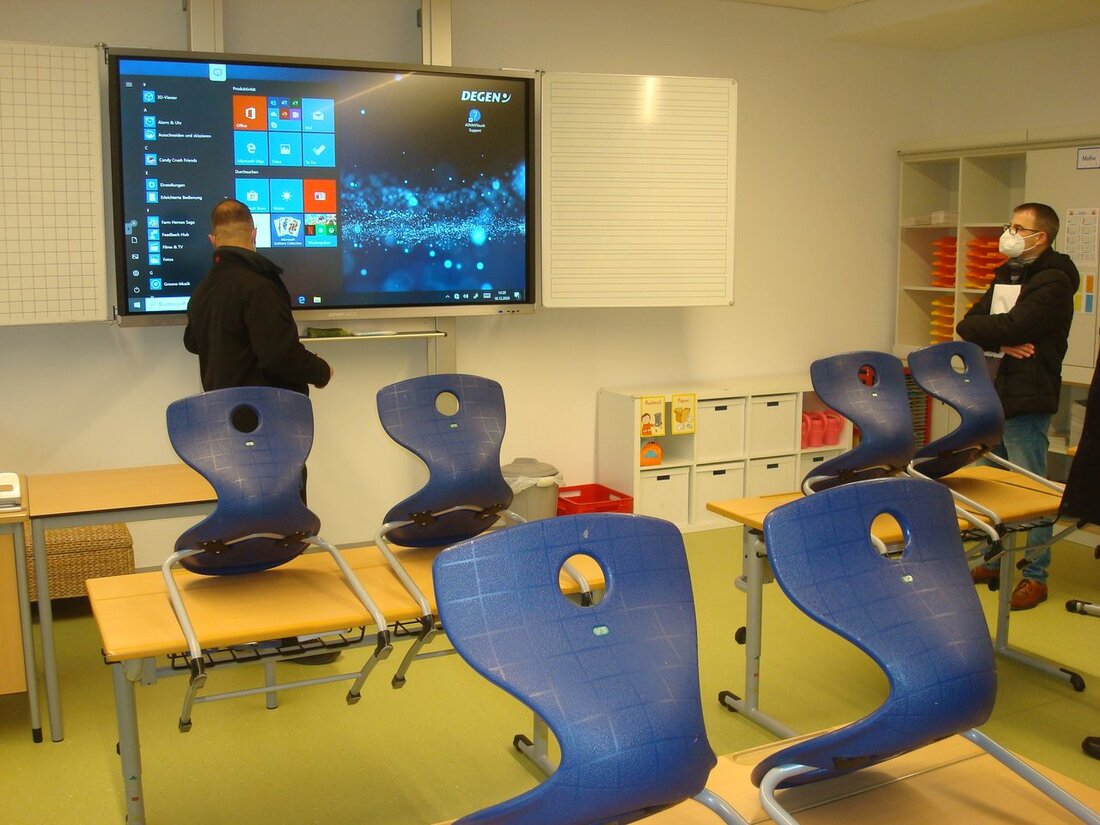 Mitterteich. Zu seiner letzten Sitzung in diesem Jahr hatte Bürgermeister Stefan Grillmeier die Stadträte zu einer Baustellenbesichtigung eingeladen. Die „alte“ Grundschule ist inzwischen Vergangenheit und der Rohbau des neuen Schulhauses [&hellip;]