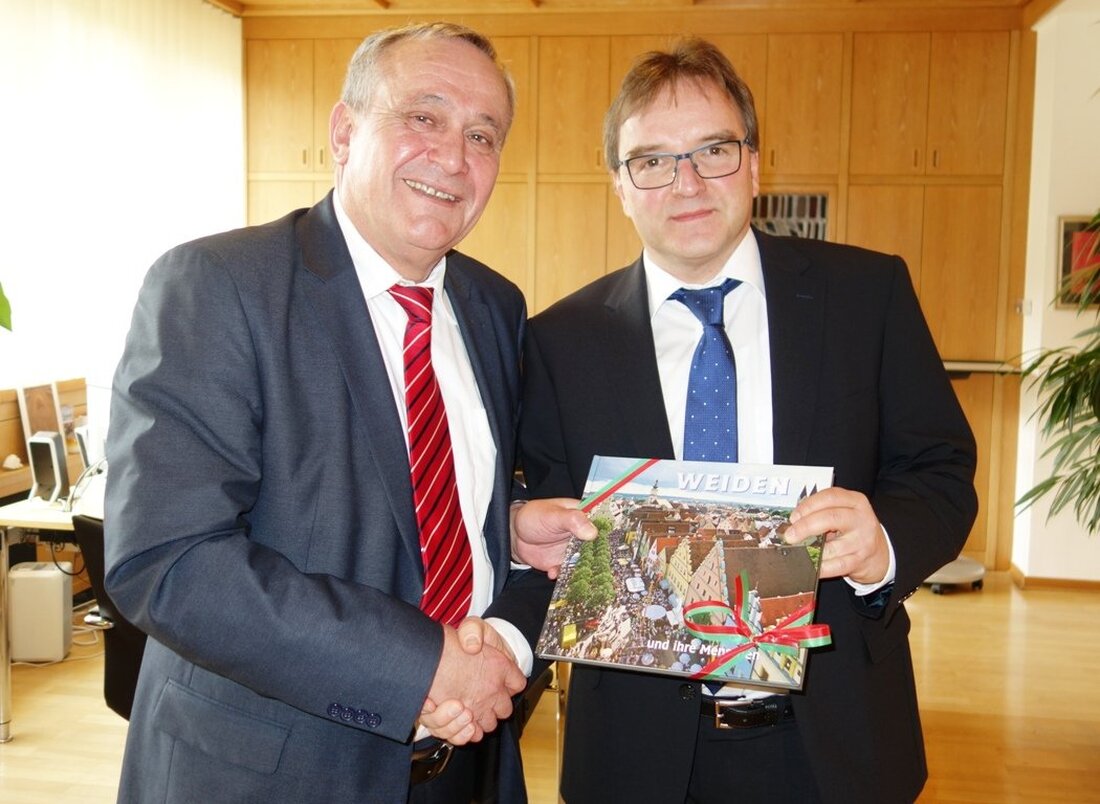 Weiden. Am Mittwoch Vormittag hieß Oberbürgermeister Kurt Seggewiß den neuen Regierungsvizepräsidenten Christoph Reichert in seinem Amtszimmer herzlich willkommen. Christoph Reichert freute sich als neuer Regierungsvizepräsident im Rahmen seiner Antrittsbesuche nun [&hellip;]