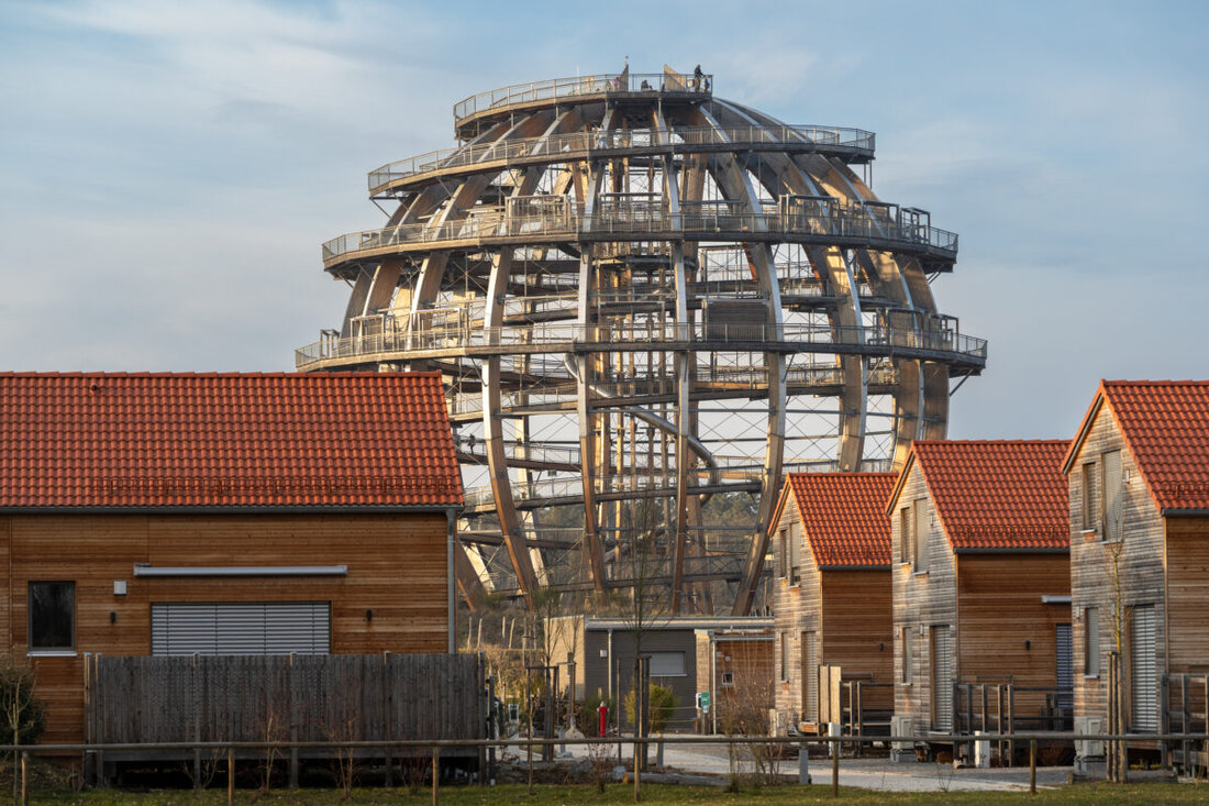 Steinberg am See. E-Autos zahlen weiter Parkgebühren und die Eventlocation Panorama Seenland wird am 18. September eröffnet.