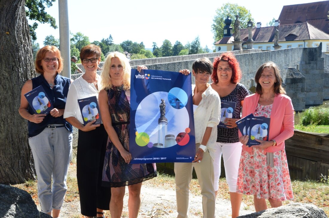 Tirschenreuth. Auf rund 160 Seiten haben die Verantwortlichen der Volkshochschule Tirschenreuth das neue Programm für das Schuljahr 2016/17 zusammengefasst. Mit dabei sind Kurse, die schon seit Jahren die Menschen anlocken [&hellip;]