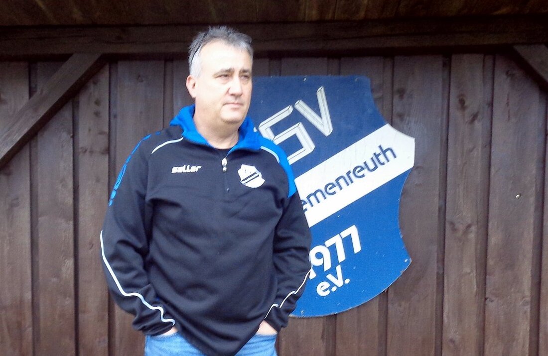 Kirchendemenreuth. An der schwierigen Corona-Pandemie-Zeit haben derzeit auch die Fußball-Amateurvereine schwer zu knappern. Nach einer langen Unterbrechungspause durfte man im Spätsommer wieder den Spielbetrieb aufnehmen, um jetzt wieder das Spielverbot [&hellip;]