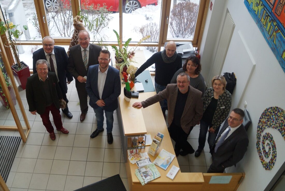 Weiden. Aufgrund der immer größer werdenden Zahl an psychisch Kranken, baut die medbo in Weiden jetzt aus. Bis 2020 sollen zwei weitere Kliniken entstehen und die vorhandene kinder- und jugendpsychiatrische Tagesklinik wird [&hellip;]