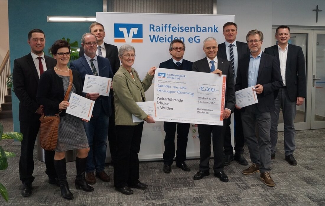 Weiden. Über Geld freut sich jeder. So auch die Schulleiter der sieben weiterführenden Schulen in Weiden. Sie alle erhielten eine Spende der Raiffeisenbank Weiden eG. Von Theresa Ehmann  Für die [&hellip;]