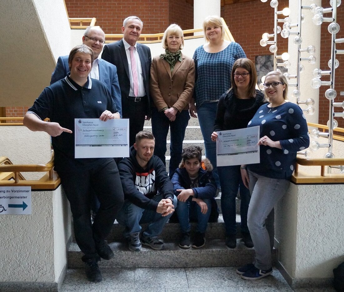 Weiden. 2.048 Euro: Diese stattliche Summe konnte der Charity Gig 2017 einbringen. Das Geld ging als Spende an das Jugendzentrum in Weiden und “Das Magische Projekt” – beides Organisationen, die sich [&hellip;]