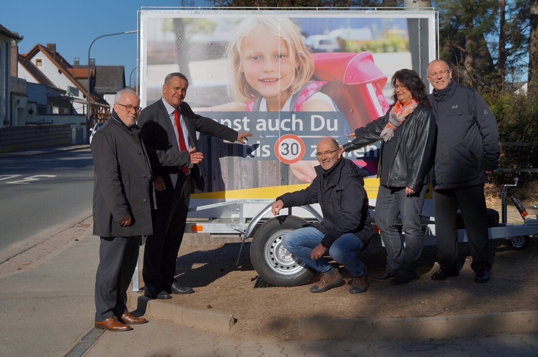 Weiden. Normalerweise werben sie am Straßenrand für Mobilfunknetze oder Katzennahrung. Mitunter sind Großflächenplakate auch Botschafter für ein besseres Zusammenleben in der Gesellschaft. Wie beispielsweise die, die nun an Schulen in [&hellip;]