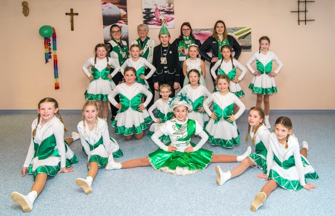 Grafenwöhr. Hoch her ging’s beim Fasching im Seniorenheim St. Sebastian. Von Doris Mayer-Englhart Beste Stimmung herrschte im bunt dekorierten Speisesaal. Als besondere Attraktion durfte Heimleiterin Brigitte Adam die Kinderprinzengarde des [&hellip;]