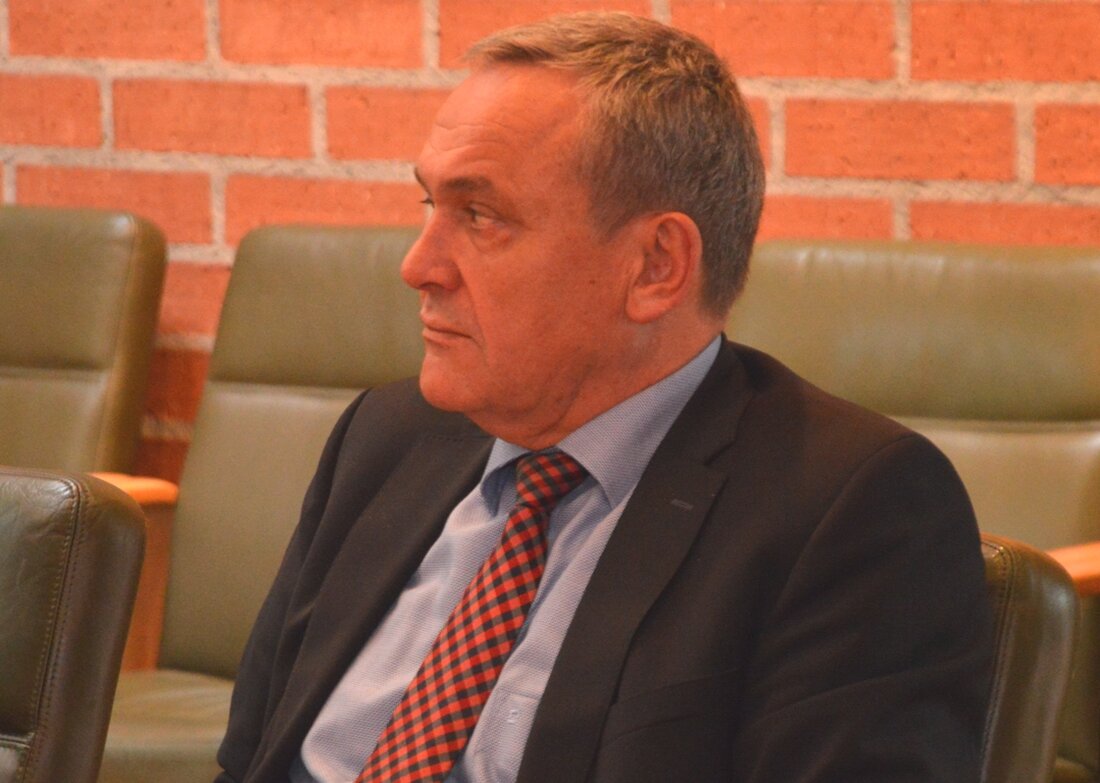 Weiden. Die Stadtratssitzung am Montag sorgte für einigen Gesprächsstoff. Bei der Abstimmung über ein Compliance Regelwerk hatte Dr. Christian Deglmann in einem Satz indirekt den Stadträten unrechtmäßiges Verhalten bei Grundstücksvergaben [&hellip;]