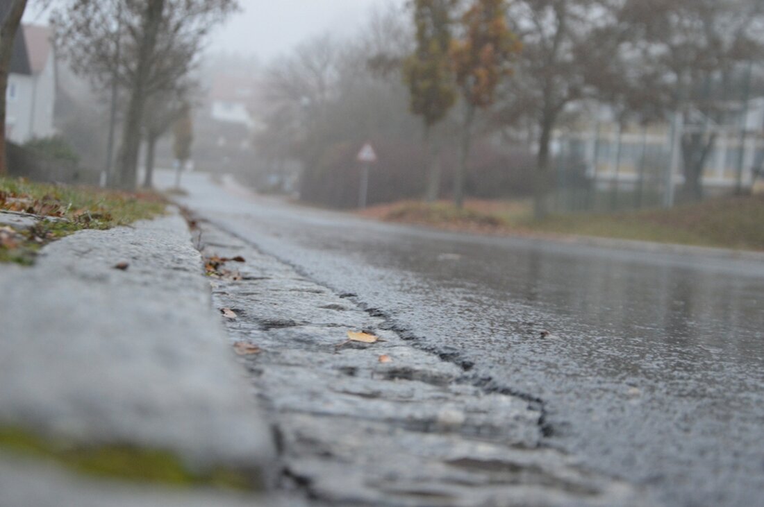 Tirschenreuth/Fuchsmühl. Gleich zwei Autofahrer kamen wegen der Straßenglätte von der Fahrbahn ab.  Am Donnerstag war ein Autofahrer (18) auf der Orstverbindungsstraße zwischen Brunn und Schwarzenbach unterwegs. Gegen 06.25 Uhr kam [&hellip;]