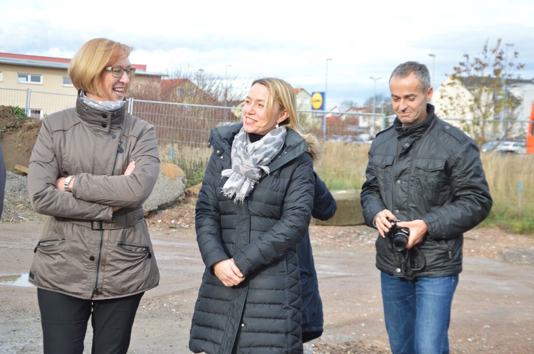 Weiden. Innerhalb von nur wenigen Monaten ist in der Robert-Bosch-Straße aus einer grünen Wiese ein zweistöckiges Gebäude geworden. Nach dem Spatenstich Ende Juni, konnte das Kolping-Bildungswerk heute schon Richtfest feiern. Ende [&hellip;]