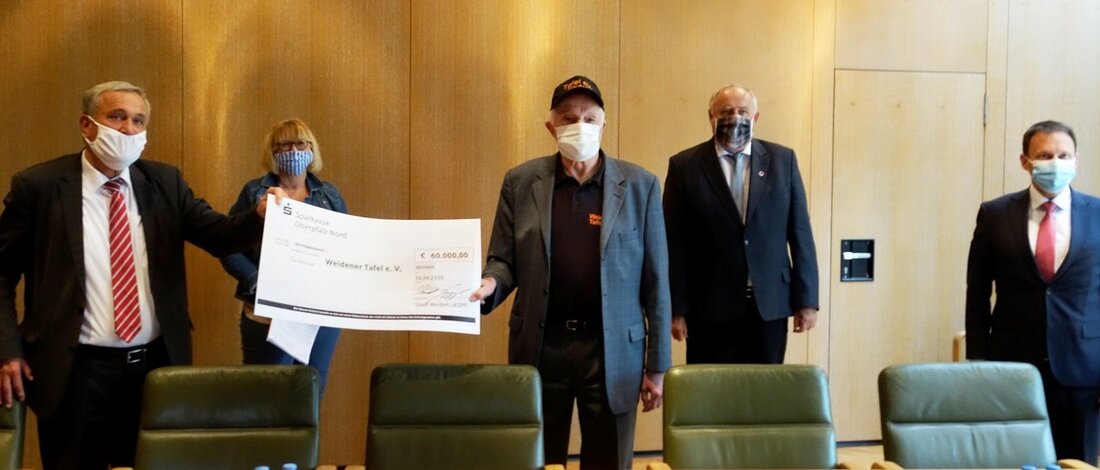 Weiden. Die Tafel in Weiden profitierte jetzt von der Einrichtung des Bürgertelefons zu Corona-Fragen. Die Stadt spendete rund 60.000 Euro an die soziale Einrichtung. Durch Einrichtung eines Bürgertelefons auf Initiative [&hellip;]