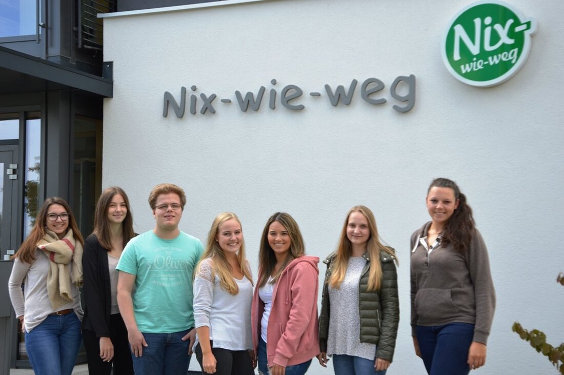 Parkstein/Weiden. Das Team des Online-Reisebüros Nix-wie-weg darf sich über Unterstützung freuen. Drei junge Frauen und ein junger Mann starteten jetzt eine Ausbildung zur Tourismuskauffrau und zum Fachinformatiker und drei Urlaubsberater [&hellip;]