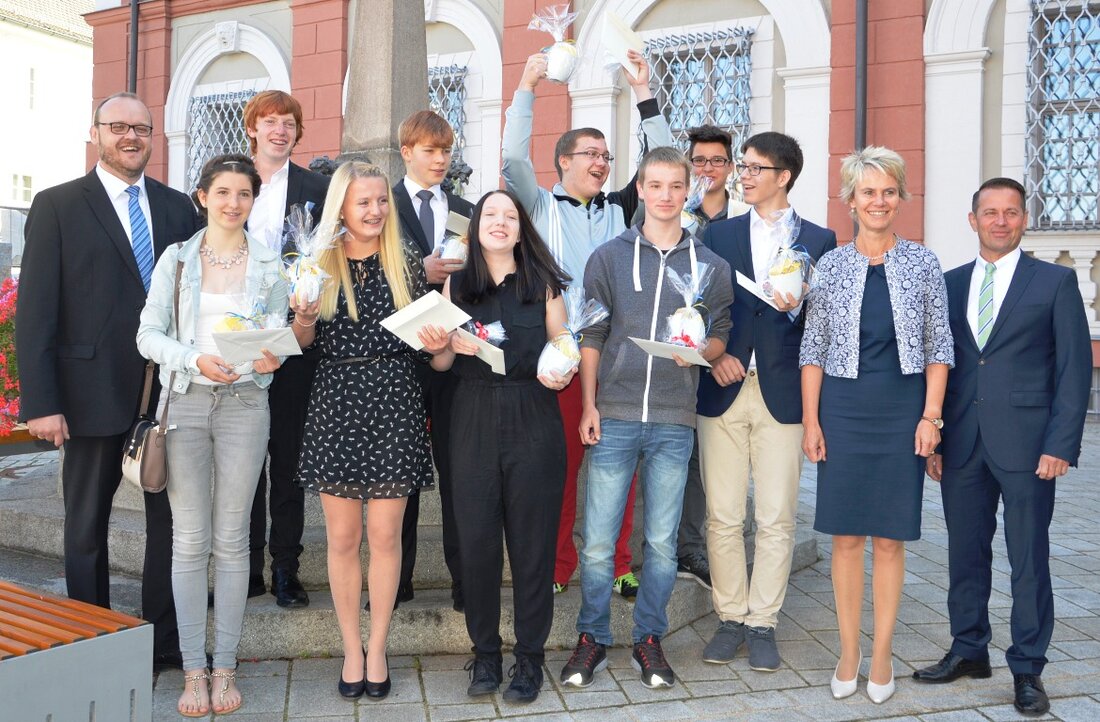 Neustadt/WN. Landrat Andreas Meier und Christine Söllner, vom staatlichen Schulamt ehrten heute in einer kleinen Zeremonie in der Kapelle im Landratsamt die besten Quali-Abschlüsse des Jahres.  +++ Neu: OberpfalzECHO-Nachrichten kostenlos [&hellip;]