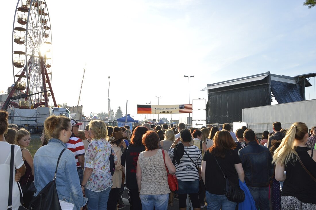 Grafenwöhr. Viele tausende Besucher strömten schon am ersten Tag auf das 57. Deutsch-Amerikanische Volksfest auf den Gruppenübungsplatz bei Grafenwöhr. +++ Neu: OberpfalzECHO-Nachrichten kostenlos per WhatsApp! +++ Noch zwei Tage lang [&hellip;]