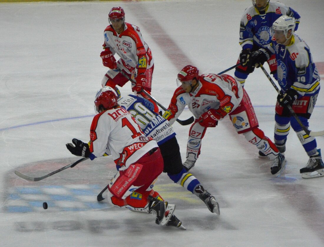 Weiden. Kaum zu glauben. Der 1. EV Weiden ist schon 30 Jahre alt. Und das wurde gestern den ganzen Tag über im Eisstadion und auf der Freieisfläche gefeiert. Zur Krönung [&hellip;]