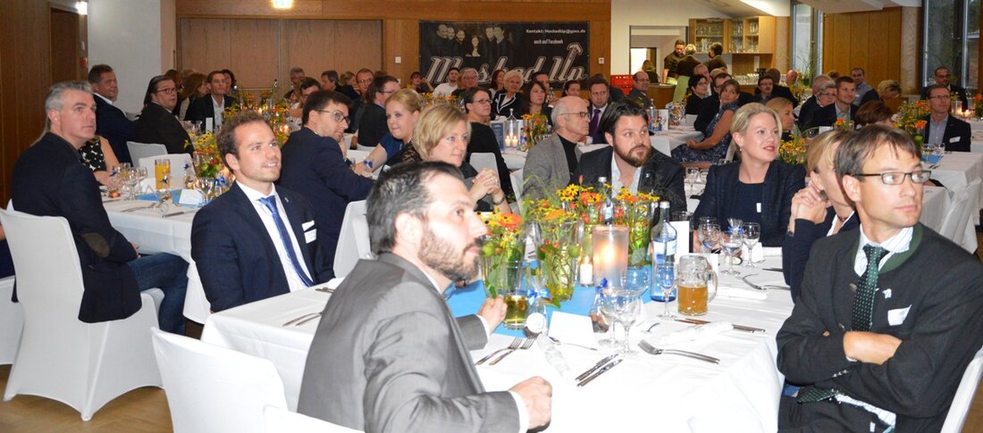 Parkstein. Schon seit 50 Jahren gibt es die Wirtschaftsjunioren Nordoberpfalz jetzt schon. Und das wollten aktive Mitglieder, ehemalige Vorstände, Förderer und Ehrengäste gemeinsam bei einem Festakt feiern. Am charmantesten formulierte [&hellip;]