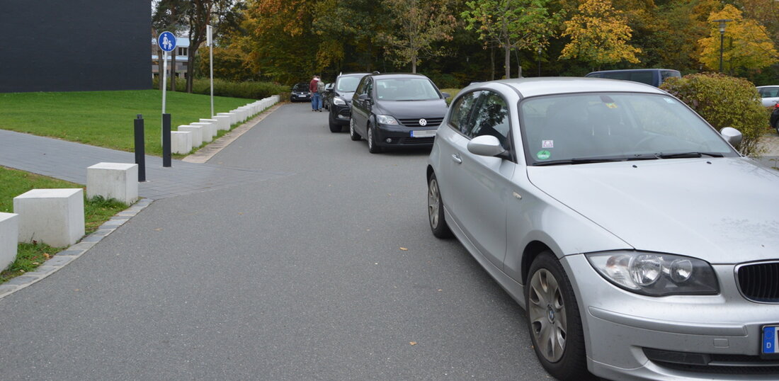 Luhe-Wildenau. Die Polizeiinspektion sucht Zeugen: Die komplette Fahrerseite eines geparkten Autos wurde zerkratzt.  Im Tatzeitraum vom 20. März, ab 16 Uhr, bis 26. März, 17.30 Uhr, war ein Seat Ibiza [&hellip;]