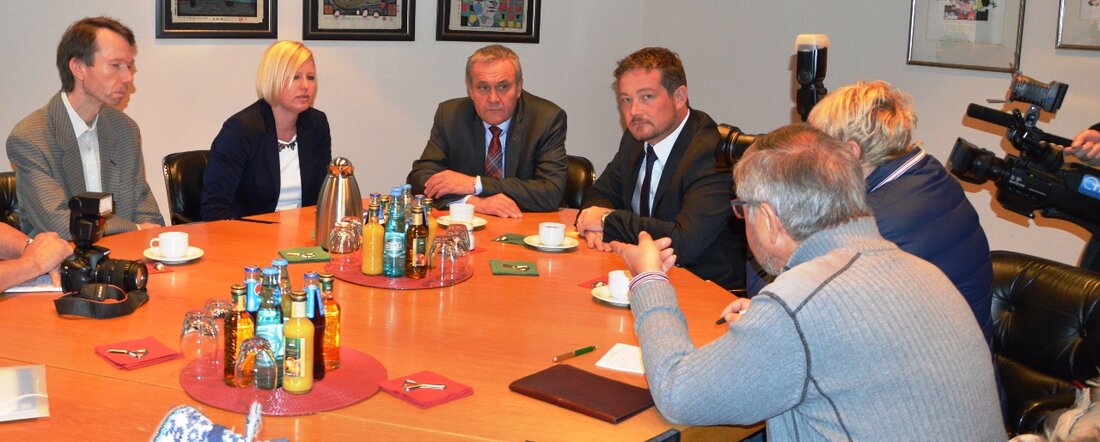 Weiden. Bundestagsabgeordneter Uli Grötsch macht sich gerne selbst ein Bild von Situationen in den Regionen. So auch beim Thema Flüchtlinge. Deswegen war er heute Vormittag auch zu Besuch bei Oberbürgermeister [&hellip;]