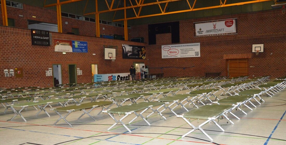 Weiden. Die Mehrzweckhalle ist seit Längerem wieder frei. Die Flüchtlinge, die dort in der Notunterkunft untergebracht waren, sind nicht mehr da. Über 200 waren es zu den Spitzenzeiten. Schon im [&hellip;]