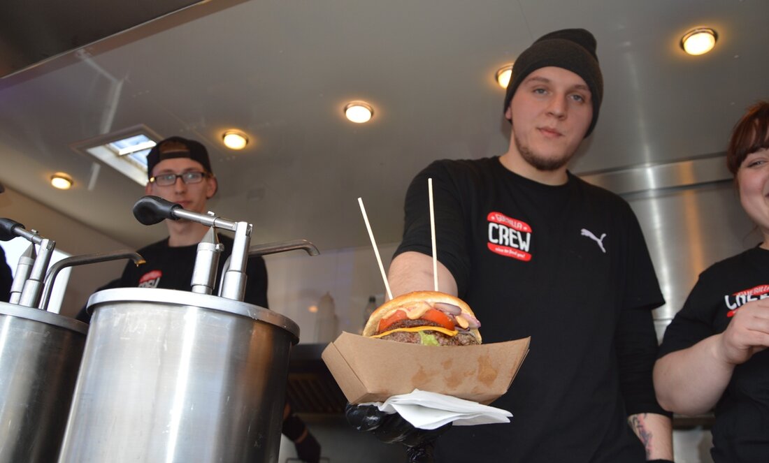 Weiden. Schon letztes Jahr war das Foodtruck Festival in Weiden ein riesen Erfolg. Und auch 2017 soll kein Feinschmecker auf das Essen auf Rädern verzichten müssen. Am 20. Mai halten die Trucks [&hellip;]