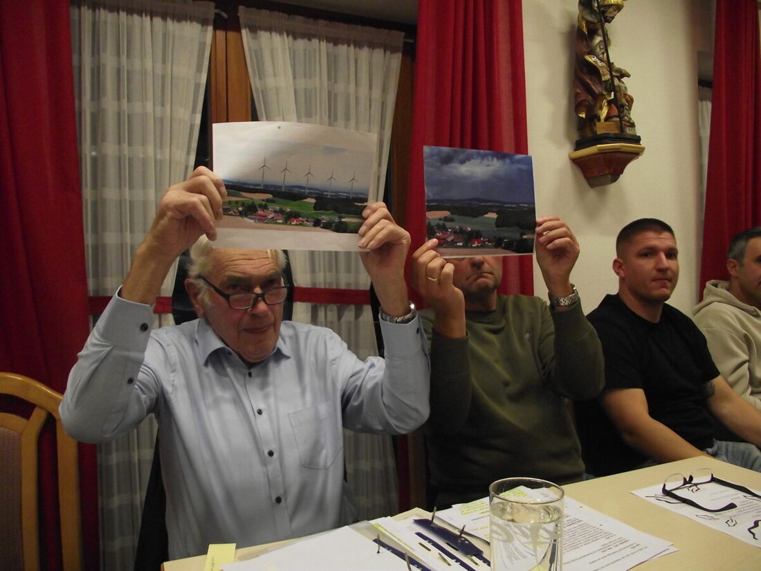 Muglhof. Bürger kritisieren bei Versammlung zum Windpark Matzlesrieth/Letzau eine fehlende Bürgerumfrage. Die Stadt kündigt faire Verträge und ein Treffen am 25. September an.