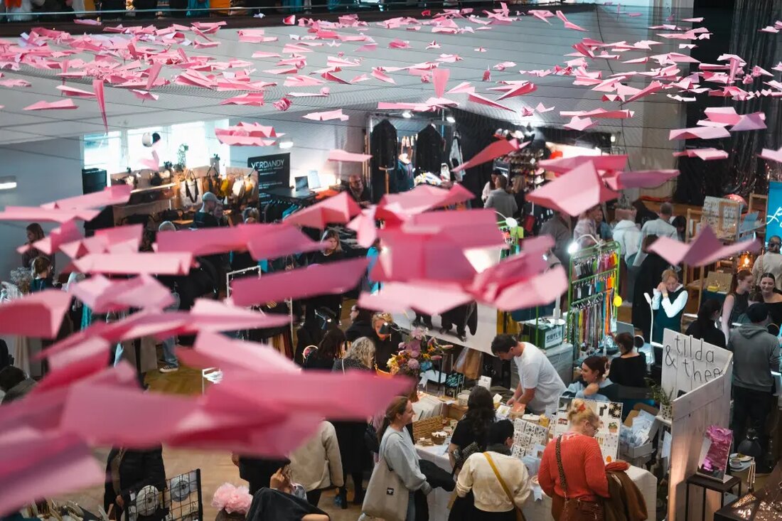 Amberg. Am Samstag, den 24. Mai 2025, zieht mit dem DillyDally Designmarkt erstmals ein echtes Highlight für Design-Fans in die Amberger Altstadt ein. Von 11 bis 19 Uhr können Besucherinnen und Besucher in einzigartiger Atmosphäre stöbern, entdecken und genießen.