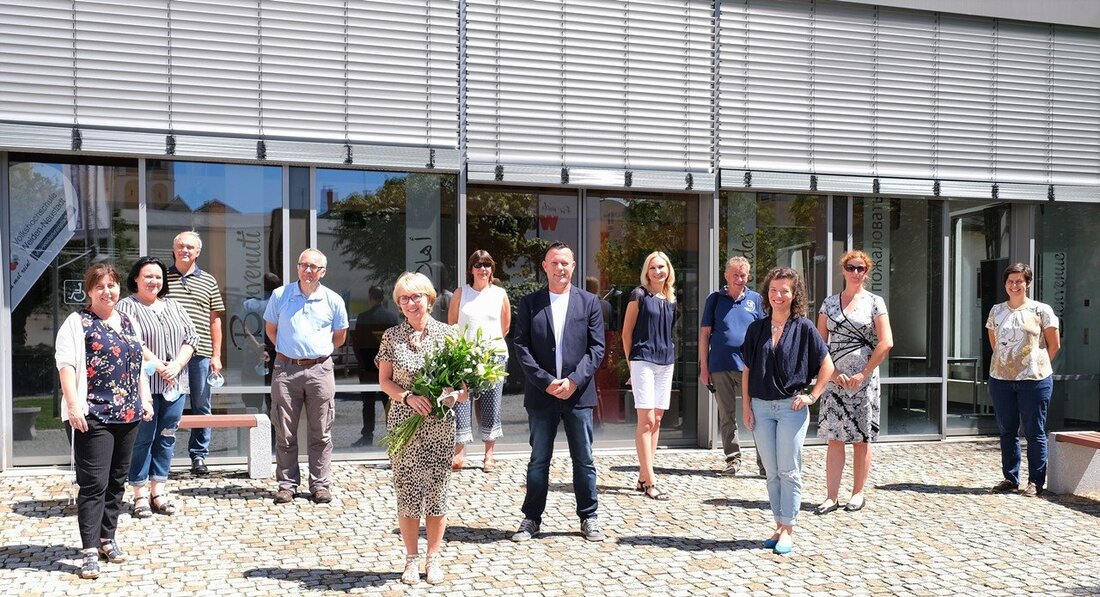 Weiden. Das Team der VHS verabschiedete die langjährige Dozentin Ingrid Zimmermann in den wohlverdienten Ruhestand. Geschäftsführers Stefan Frischholz und das Team der VHS verabschiedeten die treue Dozentin in einer kleinen [&hellip;]