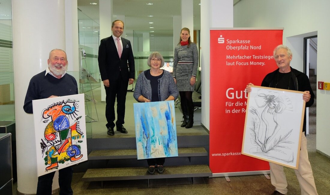 Weiden. “Nachdem dieses sonderbare 2020 uns etwas den Wind aus den Segeln genommen hat, haben wir sie neu gesetzt!” Seit Anfang Oktober sind die neuen Arbeiten, dreier Oberpfälzer-Kunstverein-Künstler (OKV), in [&hellip;]