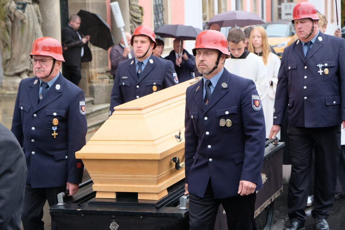 Speinshart. Hunderte Trauergäste nahmen Abschied von Pater Benedikt Schuster. Er starb überraschend am 18. September nach der Abendmesse.