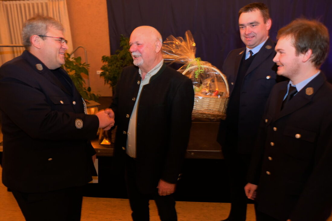 Vorbach. Gerd Retzer feiert seinen 70. Geburtstag, wird für sein musikalisches und gemeinnütziges Engagement in der Gemeinde gelobt. Als Gründer des Kulturvereins und langjähriger Vorsitzender des Feuerwehrvereins prägte er das kulturelle Leben in Vorbach maßgeblich.